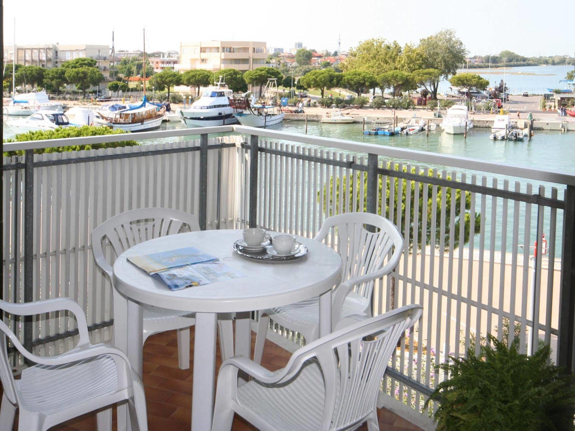 Casa Marina Apartment Lignano Sabbiadoro Ngoại thất bức ảnh